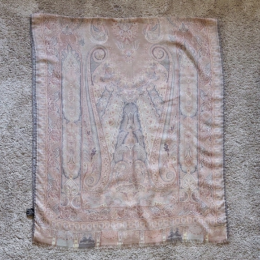 Elegant Paisley Patterned Scarf